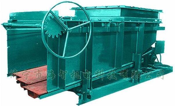 導(dǎo)料槽設(shè)有多個活動式底板，底板在回程過程中可以承受物料所帶來的摩擦力